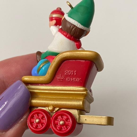 Hallmark Keepsake: 2011 "Happy Helper, Santa's Holiday Train" Miniature Ornament - Picture 8 of 10